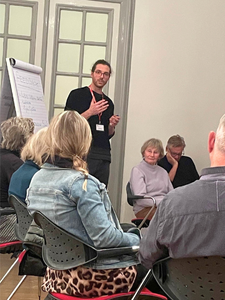 Jeroen Habets presenting  research at NeuroTalk