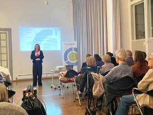 Andrea Kühn presenting research at NeuroTalk